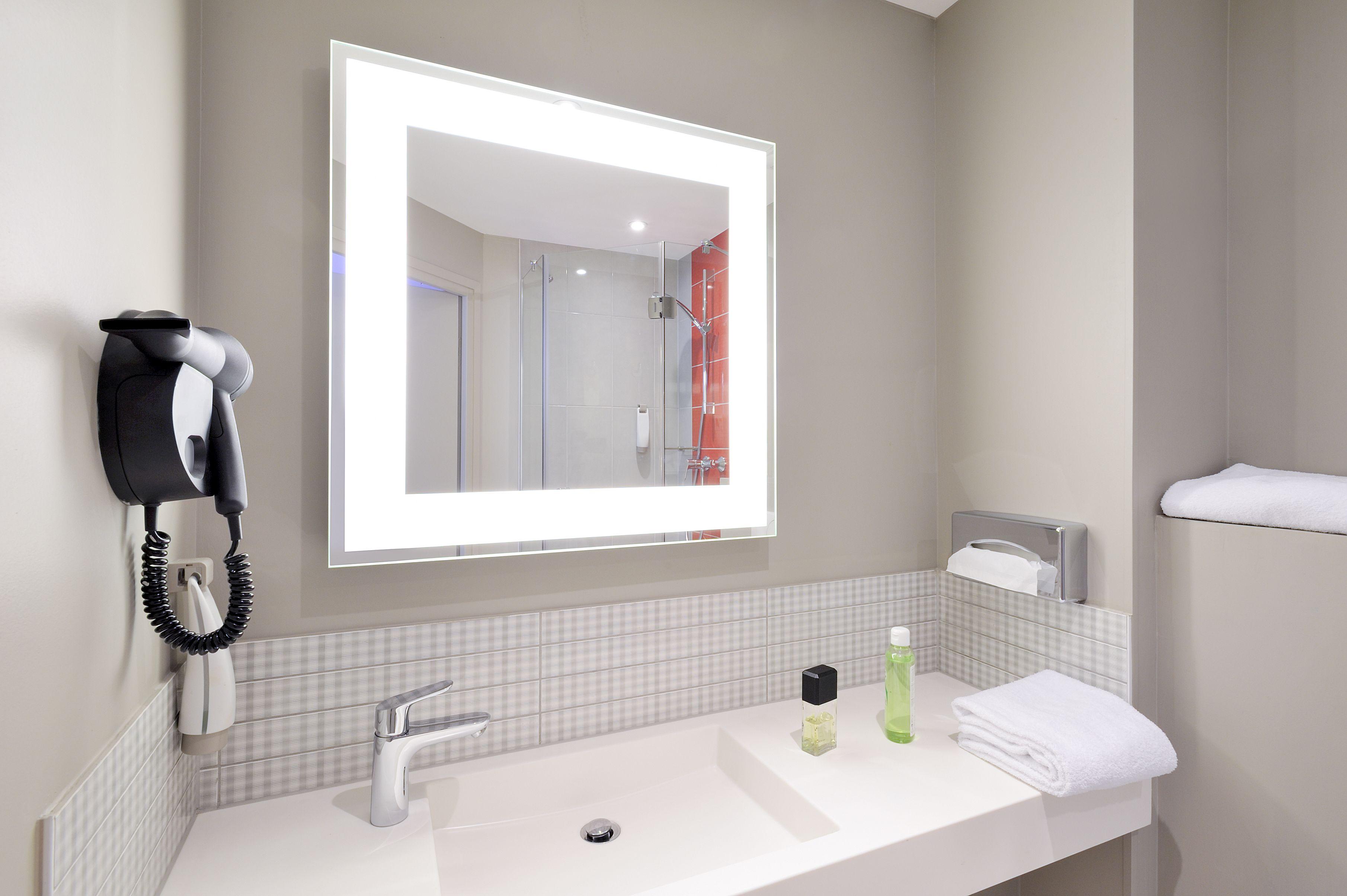 Ibis Styles 15 Lecourbe 3*