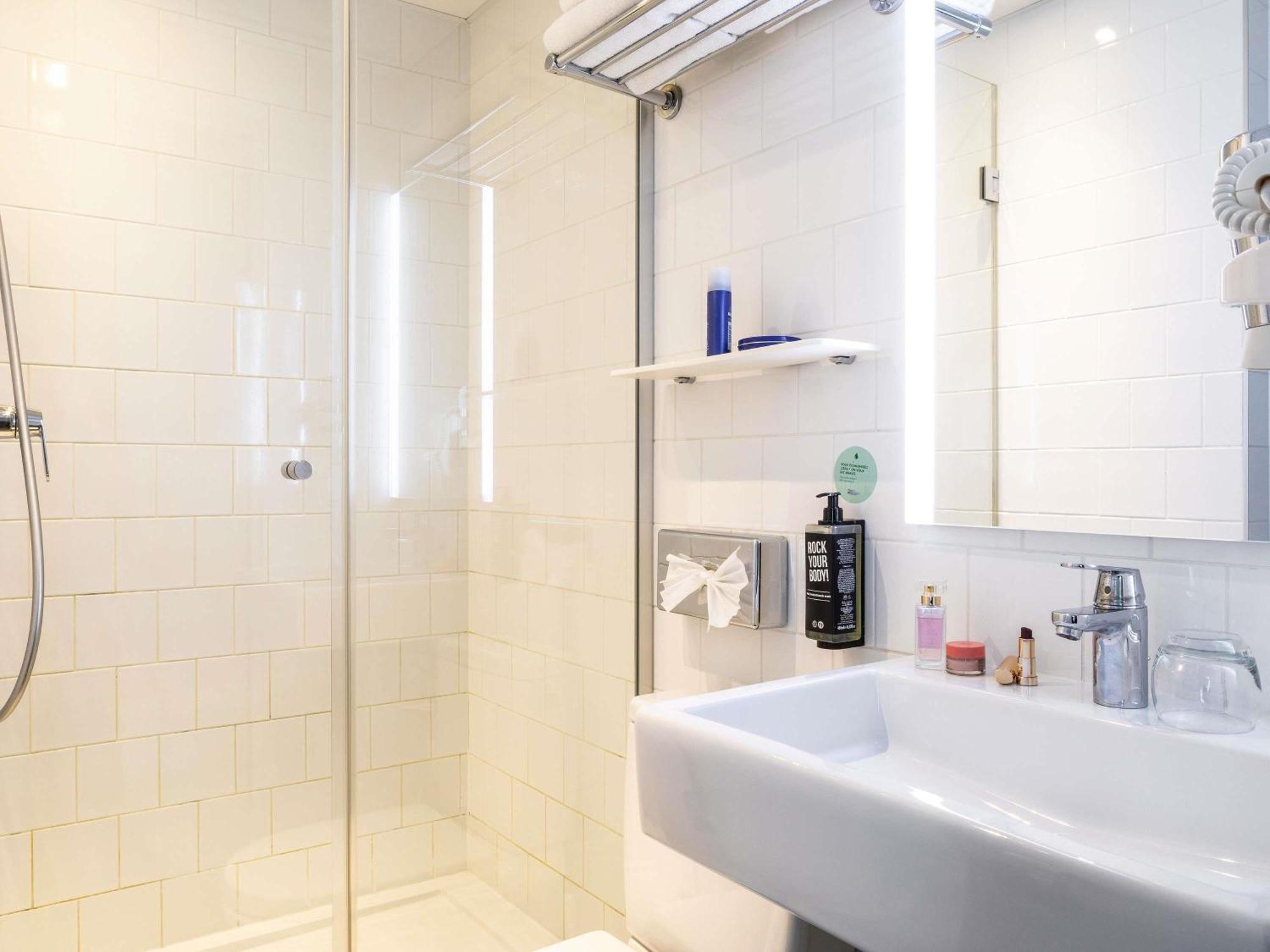 Ibis Styles 15 Lecourbe Hotel